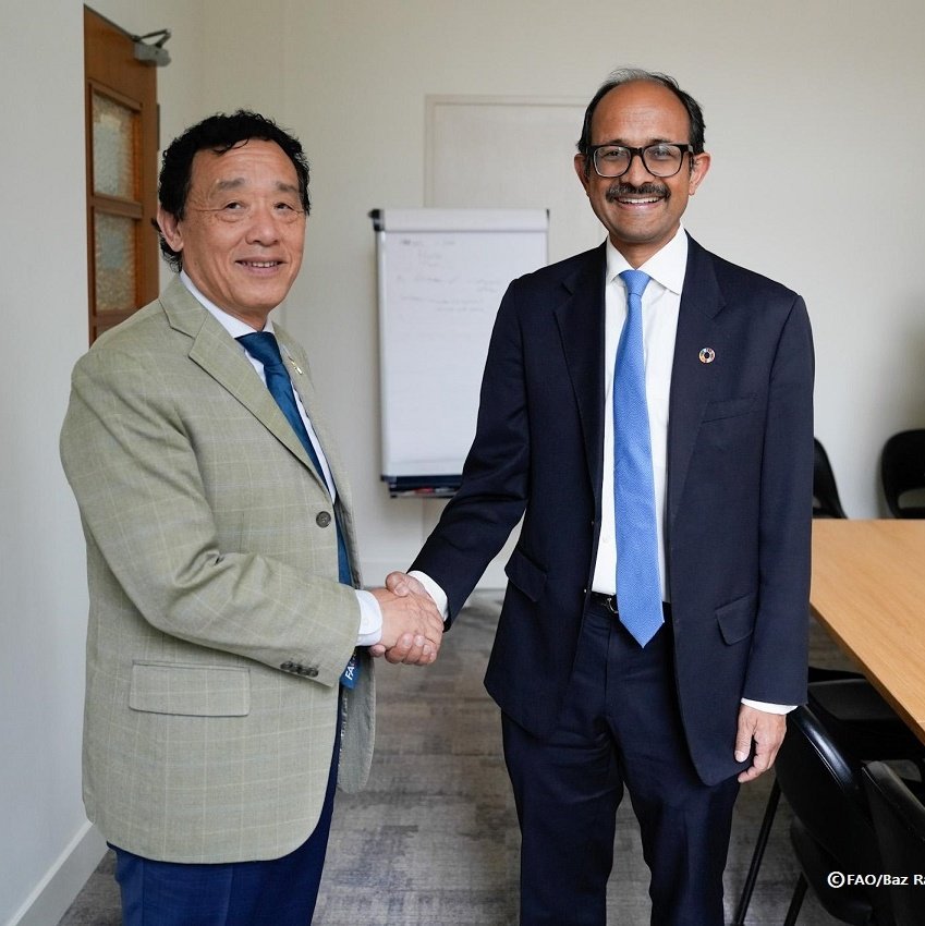FAODG's tweet image. Fruitful meeting with @UNDRR's Kamal Kishore. We discussed ways of leveraging investment in #DisasterRiskReduction & #AnticipatoryAction to mitigate impact of disasters on agriculture. We will keep working together to protect agrifood systems & those who depend on them. #4Betters