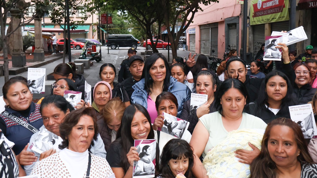 Diana Sánchez Barrios (@dianasanchezbar) on Twitter photo He recorrido distintas alcaldías entregando las Cartillas de Derechos de las Mujeres. Es una forma de tomar el espacio público y decir con fuerza que merecemos vivir libres, seguras y con dignidad. Gracias <a href="/CitlaHM/">Citlalli Hernández Mora</a> y <a href="/SeMujeresCDMX/">Secretaría de las Mujeres</a>.
#DianaContigo💜 He recorrido distintas alcaldías entregando las Cartillas de Derechos de las Mujeres. Es una forma de tomar el espacio público y decir con fuerza que merecemos vivir libres, seguras y con dignidad. Gracias <a href="/CitlaHM/">Citlalli Hernández Mora</a> y <a href="/SeMujeresCDMX/">Secretaría de las Mujeres</a>.
#DianaContigo💜