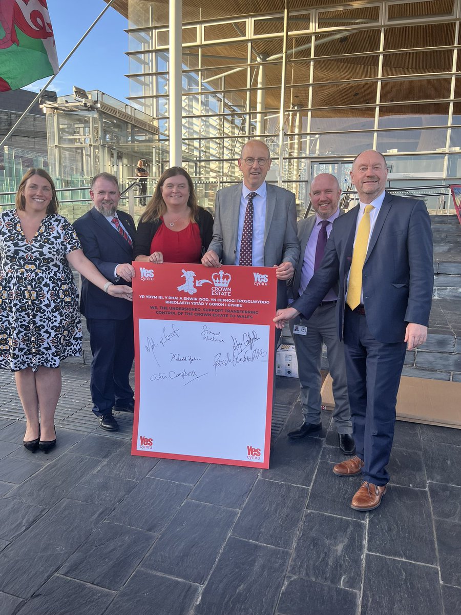 Yn falch o gefnogi’r ymgyrch heno i ddatganoli Stâd y Goron i’r Senedd.

So glad to have pledged my support tonight for the campaign to devolve the Crown Estate to the Senedd.