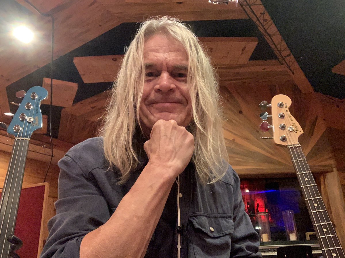 Ready to record. In a real studio 👏🏻💙🔥