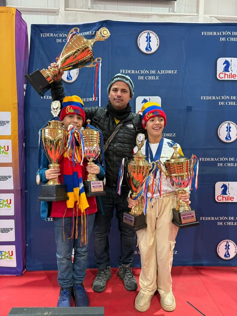 🎉🏆 Desde la Universidad Surcolombiana felicitamos al entrenador Jeison Bolívar, quien hace parte de nuestra institución como entrenador del equipo de ajedrez USCO, quien llegó a consagrarse campeón suramericano junto a los niños y niñas en la categoría infantil.

#OrgulloUSCO