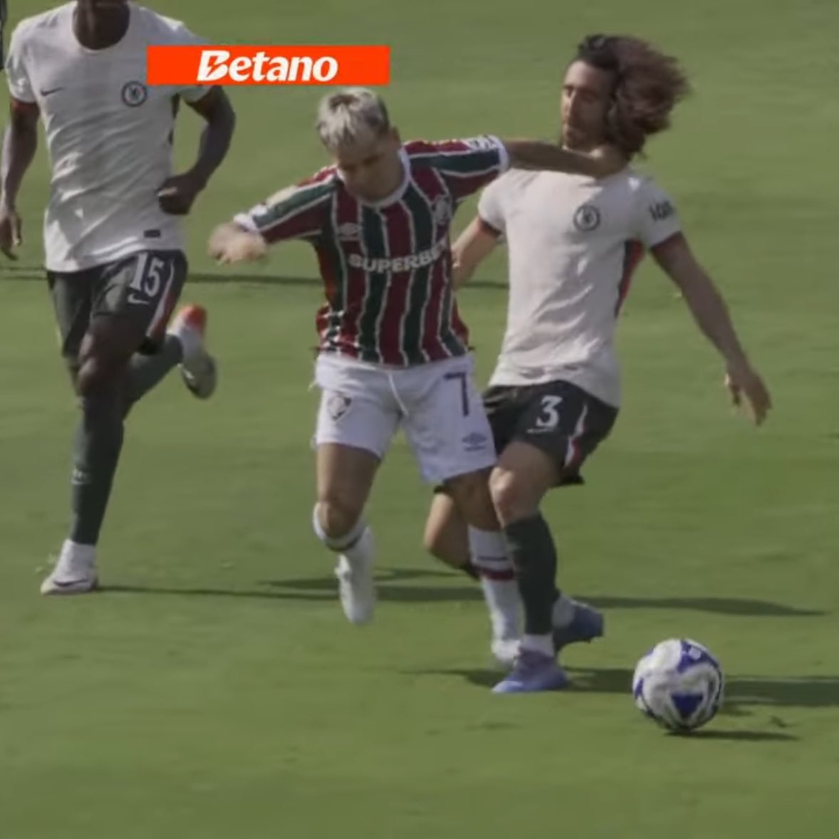 Xeremmemes's tweet image. Soteldo realizou o sonho de todo ser humano: bater no CUCURELLA