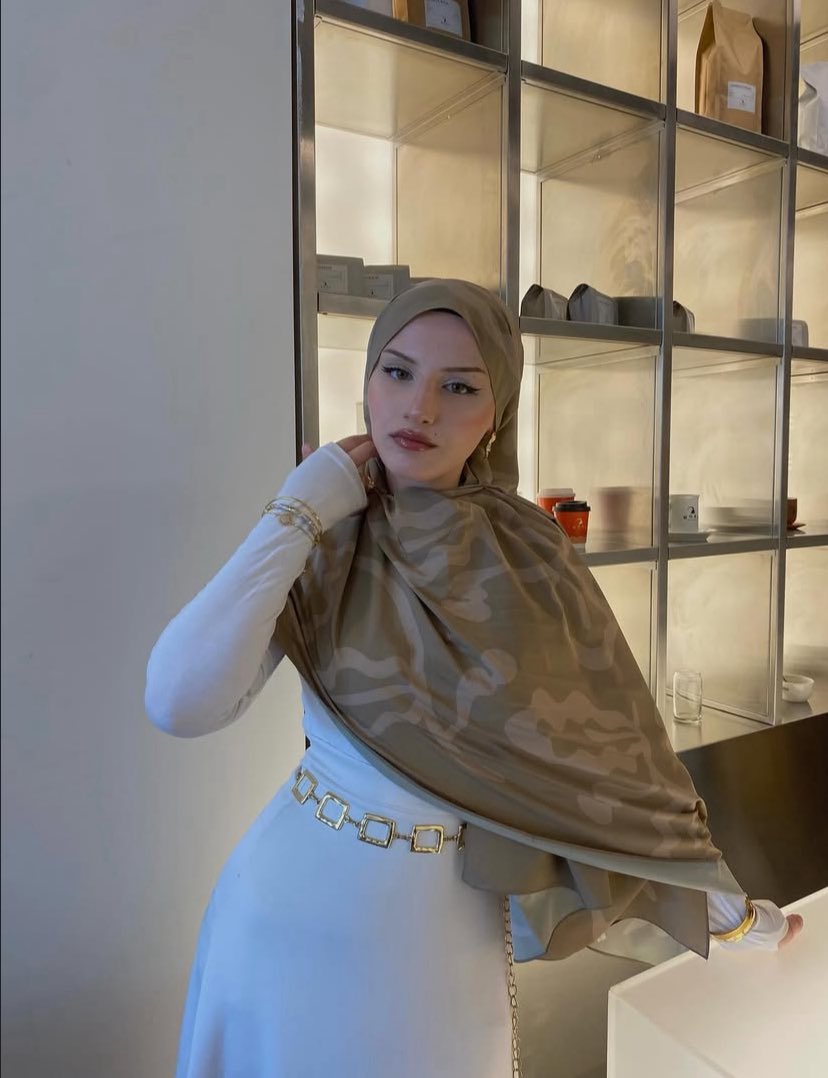 olm çağırsa giderim yoluma öl dese ölürüm bak şakasız söylüyorum gördüğüm en güzel kızlardan