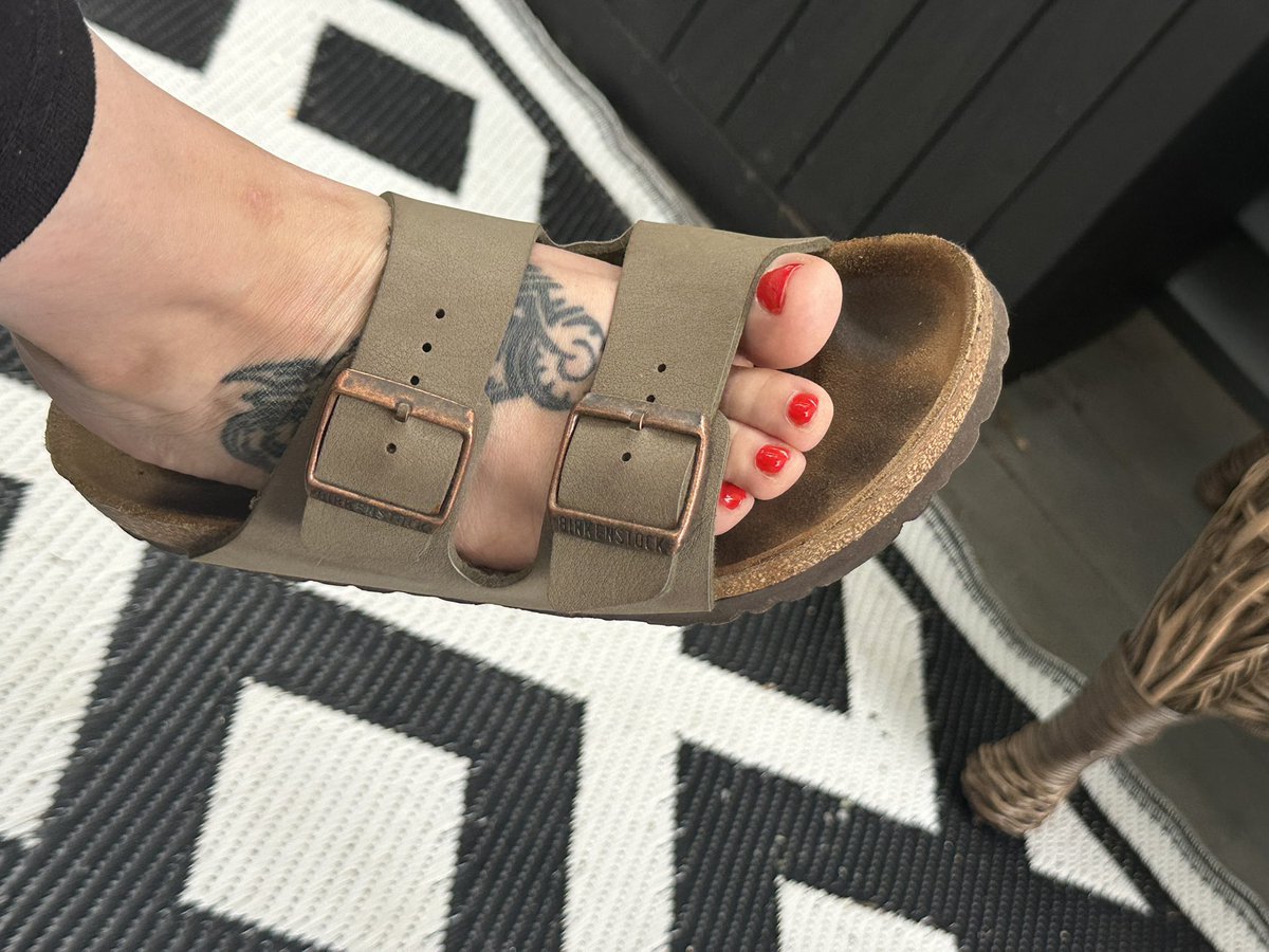 Toe_TallyNaked's tweet photo. Summer loving 🥰 

#Repost
#Link 🔗
#Summerfeet
#feetworshi̇p 
#feetfetısh 
#feetِ https://t.co/iiPjaXaMiZ