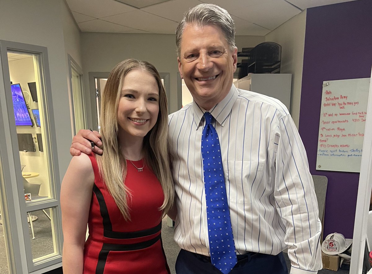 LcBarczewski's tweet image. Today we celebrate @mikebushksdk who’s been here for 40 years! I never imagined I’d be anchoring next to this great journalist. Mike, thank you for being my cheerleader in the rooms I’m not in. Thank you for your guidance and advice!