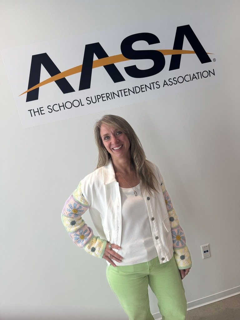MASALeaders's tweet image. We’re proud of Dr. Jamie Burkhart, MASA’s Director of Women in Leadership, who presented today at the AASA Women’s Leadership Consortium!  She shared science-backed ways to reduce stress and boost productivity in leadership. 💡
#MASALeads #WomenInLeadership #AASA #EdLeadership