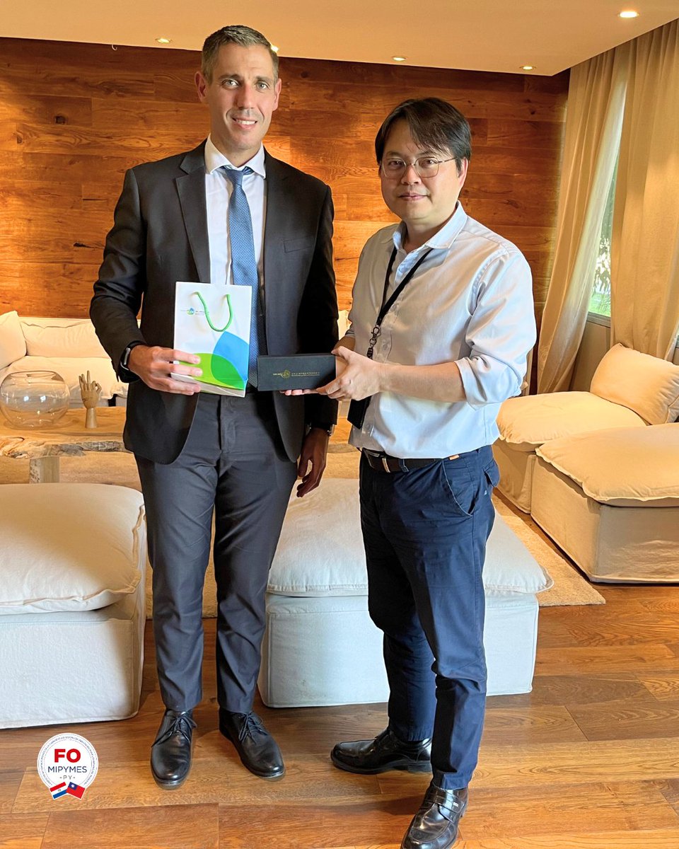 Cerramos la jornada con una visita a BDA, empresa ancla de #FOMIPYMES, para conocer su experiencia aplicando #IA en la industria textil 👗

La delegación contó con el MIC, MIPYMES, Taiwán y FOMIPYMES, impulsando innovación y alianzas estratégicas.

#mic #taiwán #industriatextil