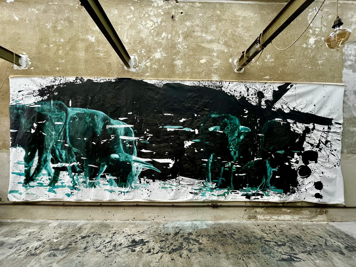 Emilio Fornieles (@fornielesemilio) on Twitter photo “ihr” acrílico sobre lienzo 600x215 cm
Es la tercera pieza del tríptico “Das Lebensrecht” para la serie “Bravos!”.
“Back to the Roots” Emilio Fornieles © 2025
Inauguración 24 de Julio, 20:00h
Sala de la Provincia
Diputación de Huelva <a href="/DipuHU/">Diputación de Huelva</a> “ihr” acrílico sobre lienzo 600x215 cm
Es la tercera pieza del tríptico “Das Lebensrecht” para la serie “Bravos!”.
“Back to the Roots” Emilio Fornieles © 2025
Inauguración 24 de Julio, 20:00h
Sala de la Provincia
Diputación de Huelva <a href="/DipuHU/">Diputación de Huelva</a>