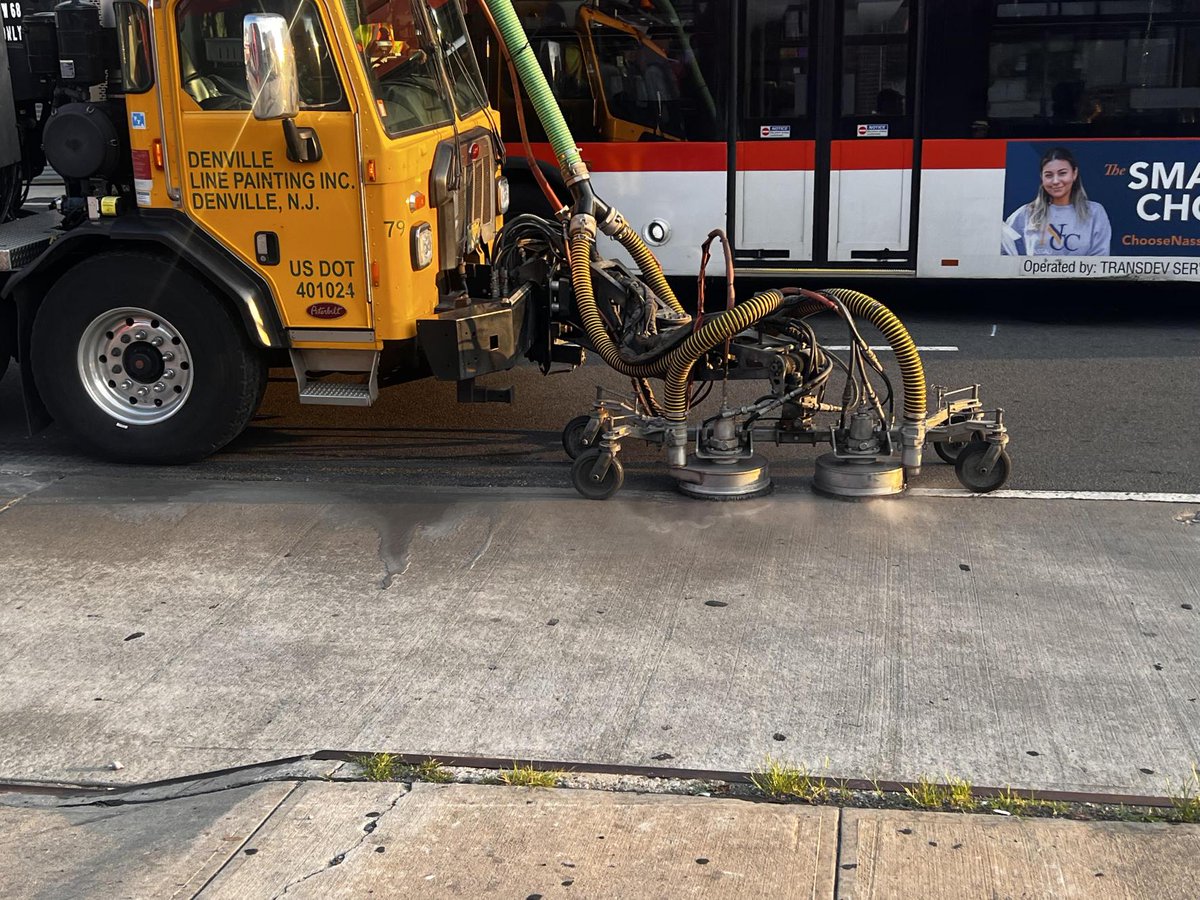 NYC_DOT's tweet image. A lot has happened since 1969…except upgrades to the Hillside Ave curbside bus lanes.
Today they’re getting some much-needed love for the first time in 50 years as we install offset bus lanes to give 215,000 daily riders faster service.