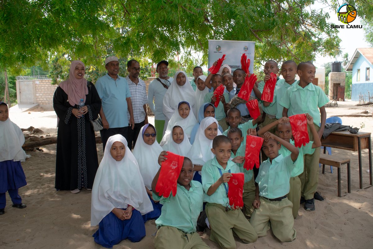 savelamu's tweet image. Save Lamu joins students and community at Matondoni Primary for a tree planting.
We support the school&apos;s Environment Club by providing gloves and water pipes to help them care for the trees students are excited and happy to take part in creating a greener future
@pawankafund