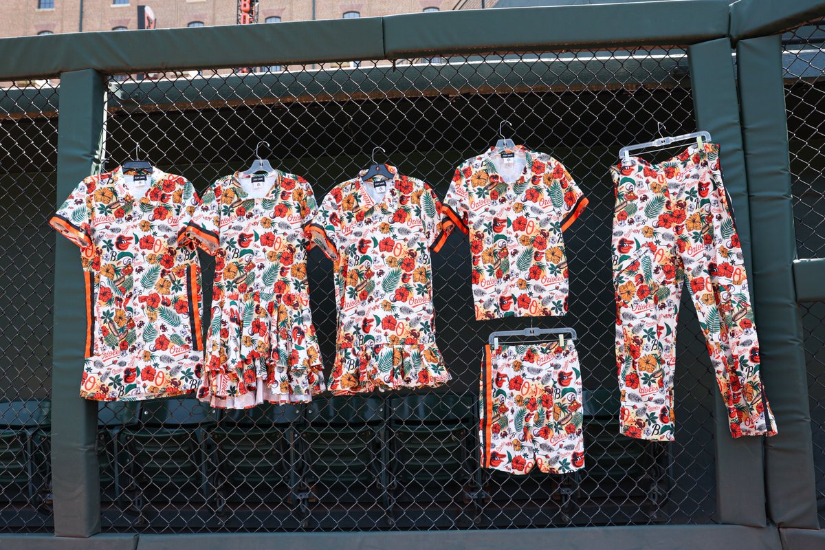 OsCommunity's tweet image. We've teamed up with Baltimore-native Jody Davis to design exclusive pieces inspired by our iconic Birdland Hawaiian Shirt!
Fans can bid on the one-of-a-kind items at Saturday's game, with all proceeds benefiting Baltimore Design School.
orioles.com/tickets