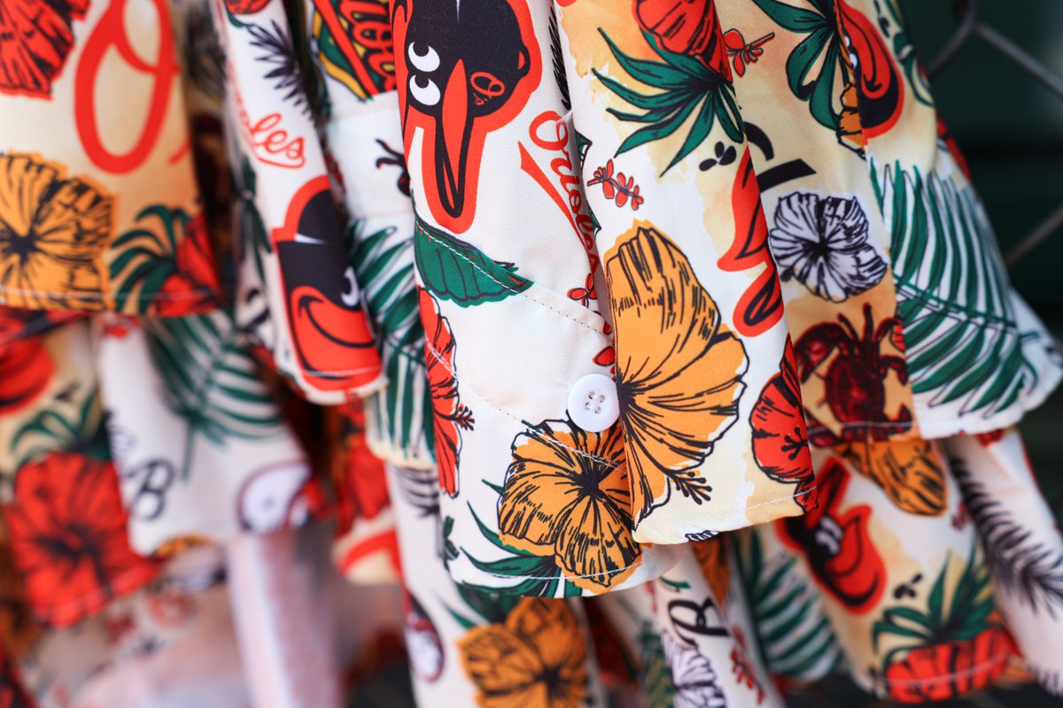 OsCommunity's tweet image. We've teamed up with Baltimore-native Jody Davis to design exclusive pieces inspired by our iconic Birdland Hawaiian Shirt!
Fans can bid on the one-of-a-kind items at Saturday's game, with all proceeds benefiting Baltimore Design School.
orioles.com/tickets