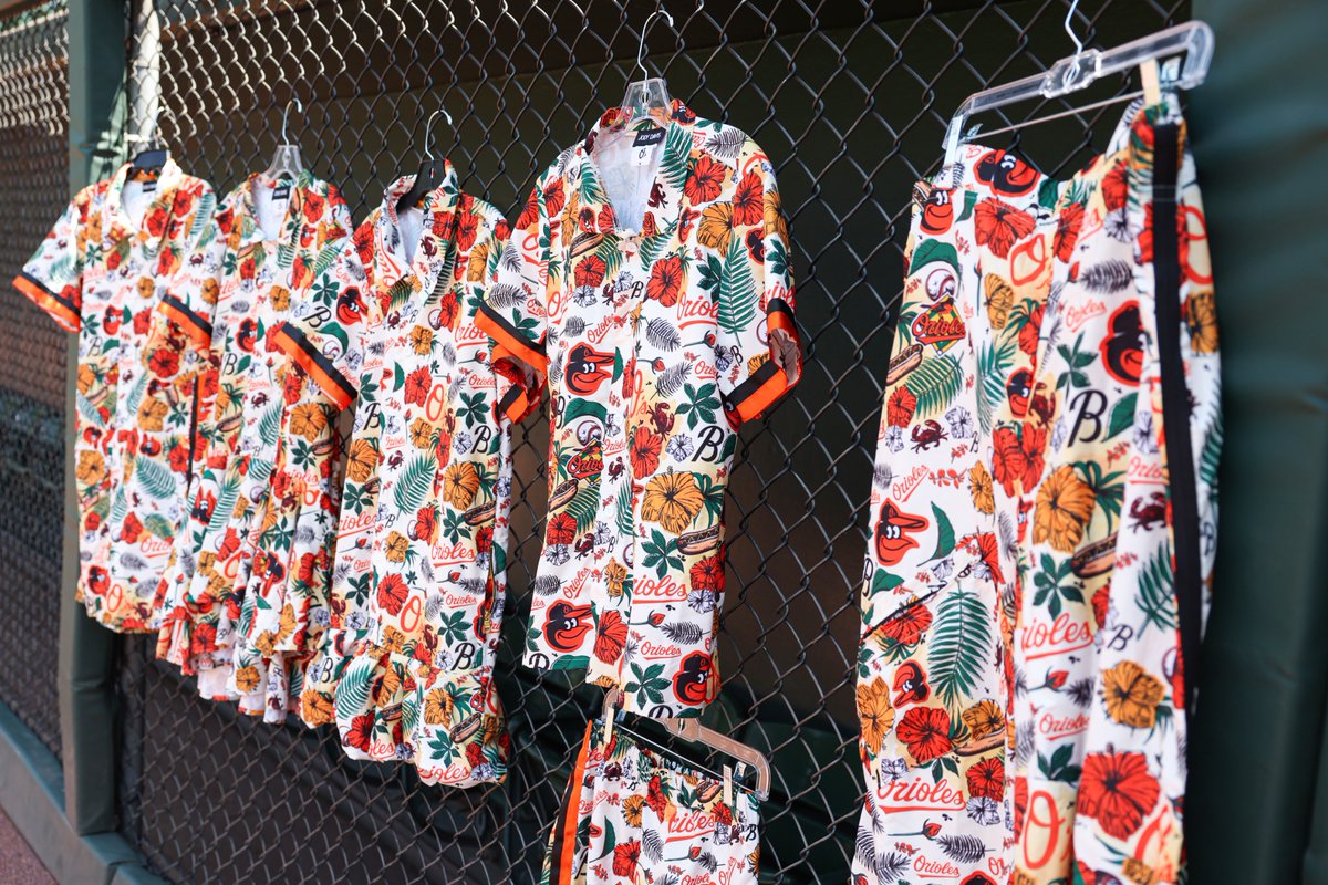 OsCommunity's tweet image. We've teamed up with Baltimore-native Jody Davis to design exclusive pieces inspired by our iconic Birdland Hawaiian Shirt!
Fans can bid on the one-of-a-kind items at Saturday's game, with all proceeds benefiting Baltimore Design School.
orioles.com/tickets