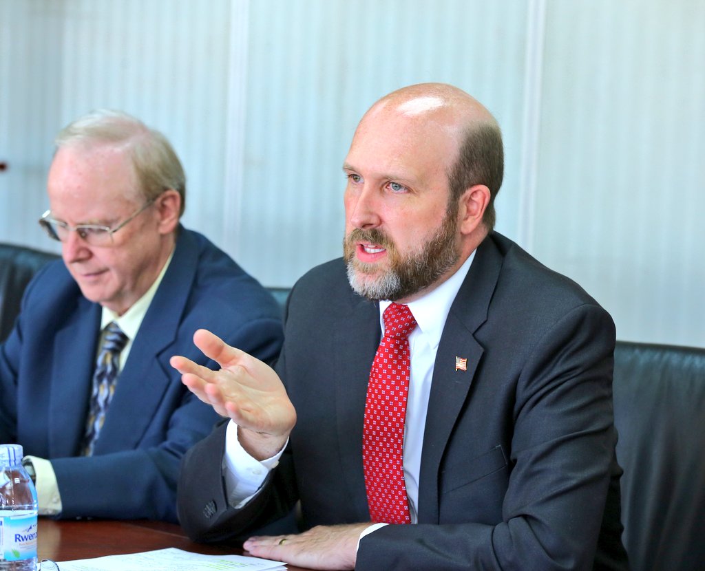 mofpedU's tweet image. USA-UGANDA BILATERAL RELATIONS:
PSST @rggoobi today met the United States Ambassador to Uganda H.E. William Popp at @mofpedU
@rggoobi welcomed the US Ambassador and hailed the existing bilateral relationship between the two countries. He also acknowledged the growth in trade…