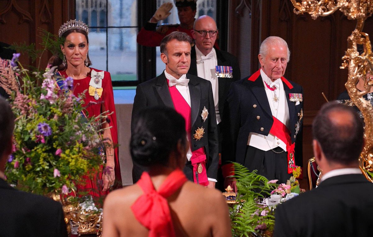 A Princesa Kate, o Presidente da França e o Rei Charles no Banquete de Estado no Castelo de Windsor hoje