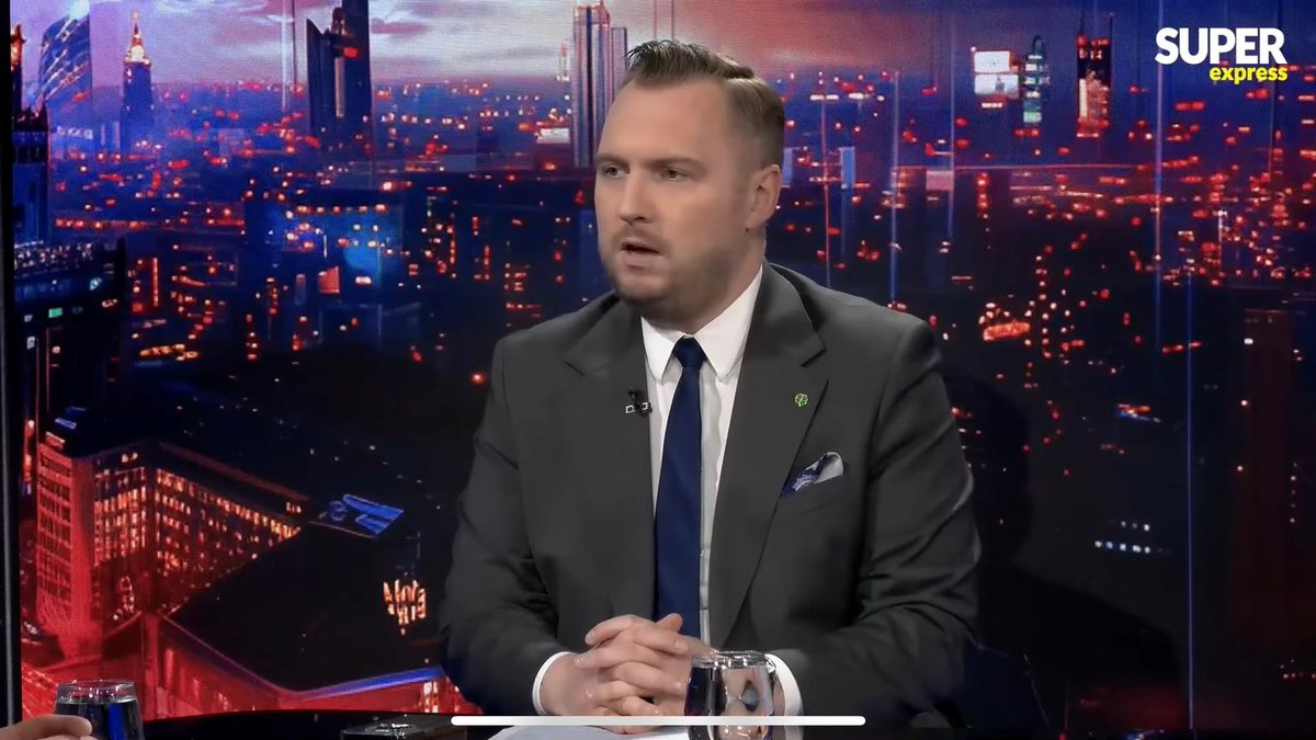 🍀 PSL (@nowepsl) on Twitter photo 💬 Dialog między służbami a rządem odbywa się codziennie i trwa od rana do wieczora. Wtedy, kiedy sytuacja tego wymagała, decyzja o kontroli na granicach została podjęta.
🍀<a href="/K_Wojnarowski/">dr n. pr. Konrad Wojnarowski</a>
🖥️<a href="/se_pl/">Super Express</a> 💬 Dialog między służbami a rządem odbywa się codziennie i trwa od rana do wieczora. Wtedy, kiedy sytuacja tego wymagała, decyzja o kontroli na granicach została podjęta.
🍀<a href="/K_Wojnarowski/">dr n. pr. Konrad Wojnarowski</a>
🖥️<a href="/se_pl/">Super Express</a>