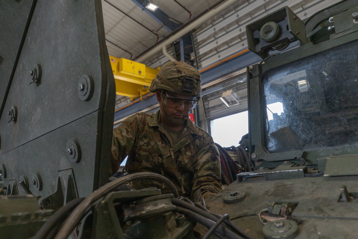 iiiarmoredcorps's tweet image. At Fort Bliss, Soldiers from 2SBCT keep Strykers mission-ready under JTF–Southern Border. Through disciplined maintenance and teamwork, we stand ready to secure our nation’s borders.
#IIIArmoredCorps | @4thInfDiv | @USArmy | @FORSCOM