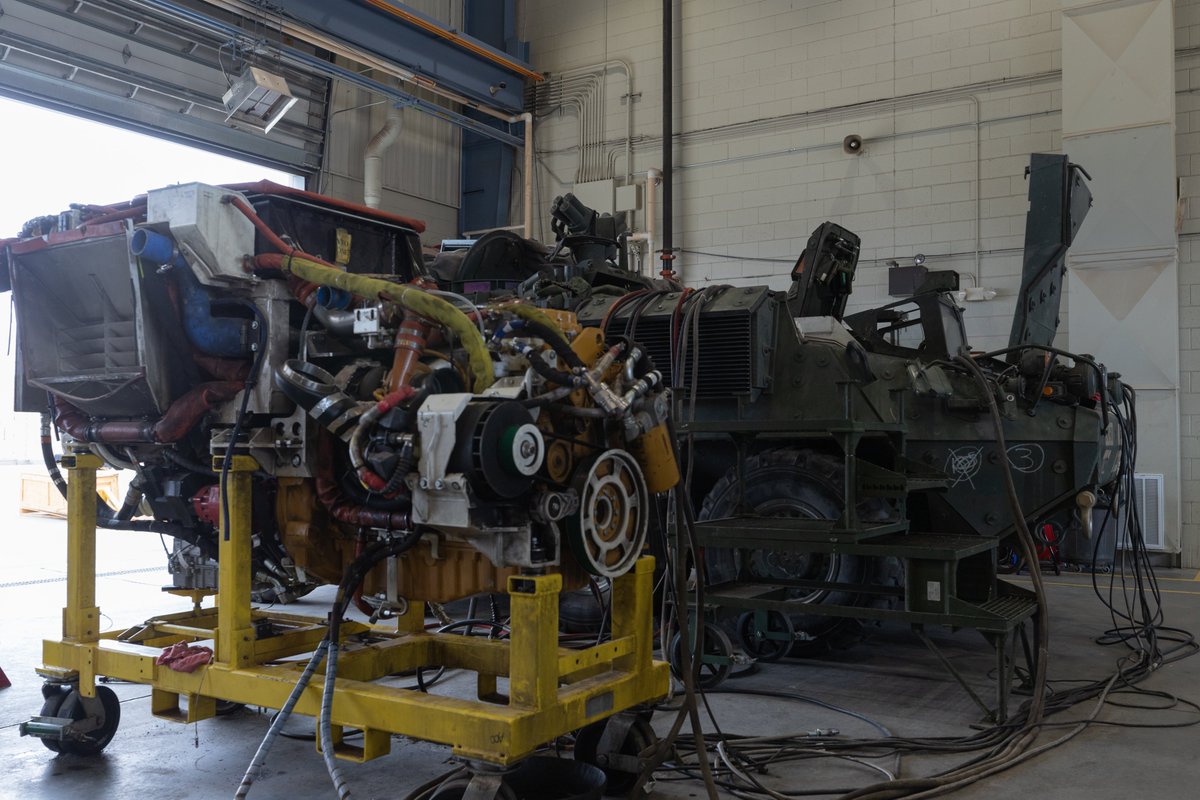 iiiarmoredcorps's tweet image. At Fort Bliss, Soldiers from 2SBCT keep Strykers mission-ready under JTF–Southern Border. Through disciplined maintenance and teamwork, we stand ready to secure our nation’s borders.
#IIIArmoredCorps | @4thInfDiv | @USArmy | @FORSCOM