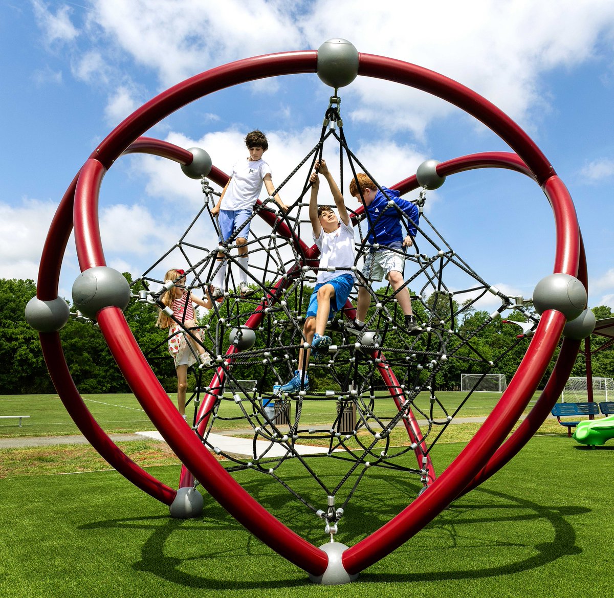 StruthersRec's tweet image. Climb, play, grow! 🧗‍♂️💪
The VistaArc Climber builds strength, balance &amp;amp; confidence—now in parks across the Southeast!

🔗 hubs.li/Q03wm48R0
#VistaArc #StruthersRecreation #PlayStrong #GameTimePlaygrounds