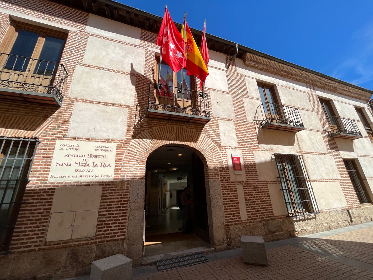 ¿Sabías que uno de los edificios más antiguos de #Alcalá fue hospital, prisión, cuartel y hasta parque de bomberos? 🏥

Hablamos del Antiguo Hospital de Santa María la Rica, hoy convertido en centro cultural 🎉

📲 turismoalcala.es/turismo/antigu…

#AlcaláEnamora