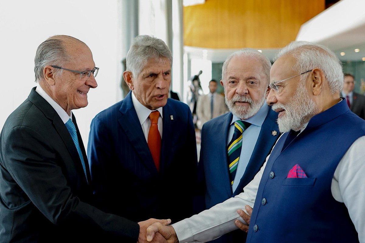 A mistura entre a Índia e o Brasil, eternizada por Ben Jor, vai muito além do amor do príncipe Shah-Jahan pela princesa Mumtaz Mahal. Ao lado do presidente <a href="/LulaOficial/">Lula</a> e do primeiro-ministro <a href="/narendramodi/">Narendra Modi</a>, celebramos hoje mais um avanço em nossa parceria. 
Entre os acordos