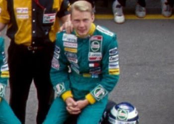 Daily Mika fun Fact 05

During a quiet test session at Silverstone in the mid-’90s, a duck wandered onto the track during one of Mika’s runs. He reportedly stopped the car, got out, and gently shooed it away before continuing.