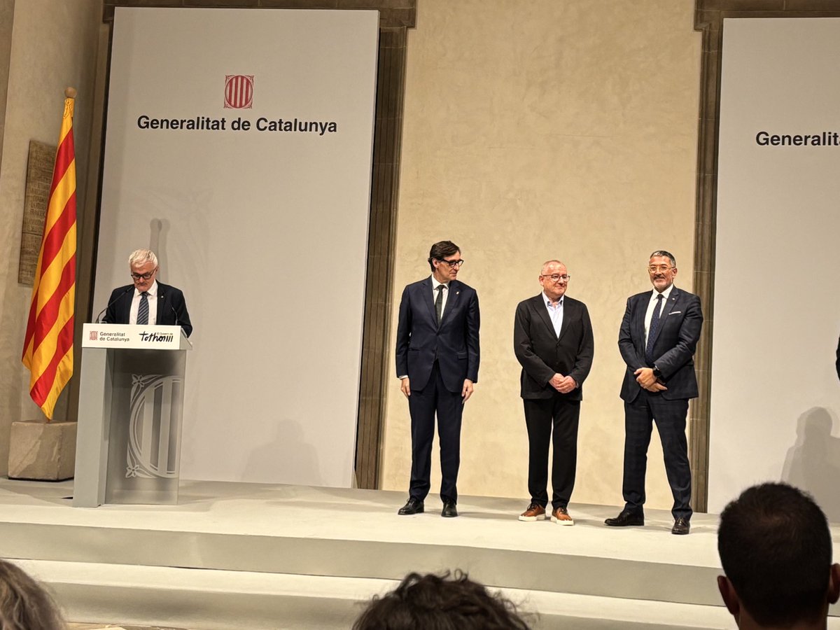 Marc Aloy Guàrdia 🎗 (@marc_aloy) on Twitter photo Un goig acompanyar <a href="/toniespinal/">Toni Espinal</a> i <a href="/manel_valls/">Manel Valls</a>, directors d’<a href="/Ampans/">AMPANS</a> i <a href="/StAndreuSalut/">Sant Andreu Salut</a>, al Palau de la Generalitat, on el <a href="/govern/">Govern de Catalunya</a> els ha distingit amb la Medalla al Treball President Macià per la seva dilatada trajectòria al capdavat d’aquestes dues institucions, referents al país! Un goig acompanyar <a href="/toniespinal/">Toni Espinal</a> i <a href="/manel_valls/">Manel Valls</a>, directors d’<a href="/Ampans/">AMPANS</a> i <a href="/StAndreuSalut/">Sant Andreu Salut</a>, al Palau de la Generalitat, on el <a href="/govern/">Govern de Catalunya</a> els ha distingit amb la Medalla al Treball President Macià per la seva dilatada trajectòria al capdavat d’aquestes dues institucions, referents al país!