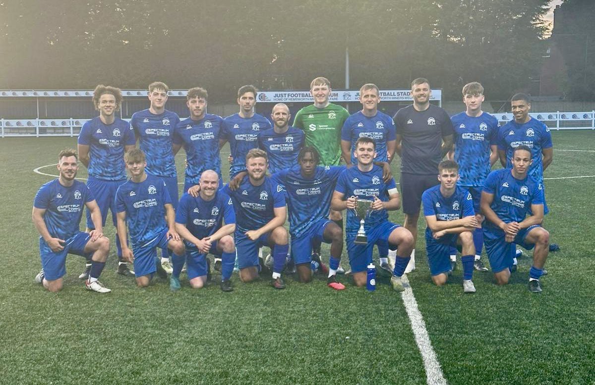 ⌚️ |  FULL TIME

🔵 2 - 1 🟡

A late winner sees us win the Steve Kelly Memorial Trophy! 

It’s been some years since we’ve held the trophy but we will happily house it in the clubhouse for the upcoming season💙🕊️