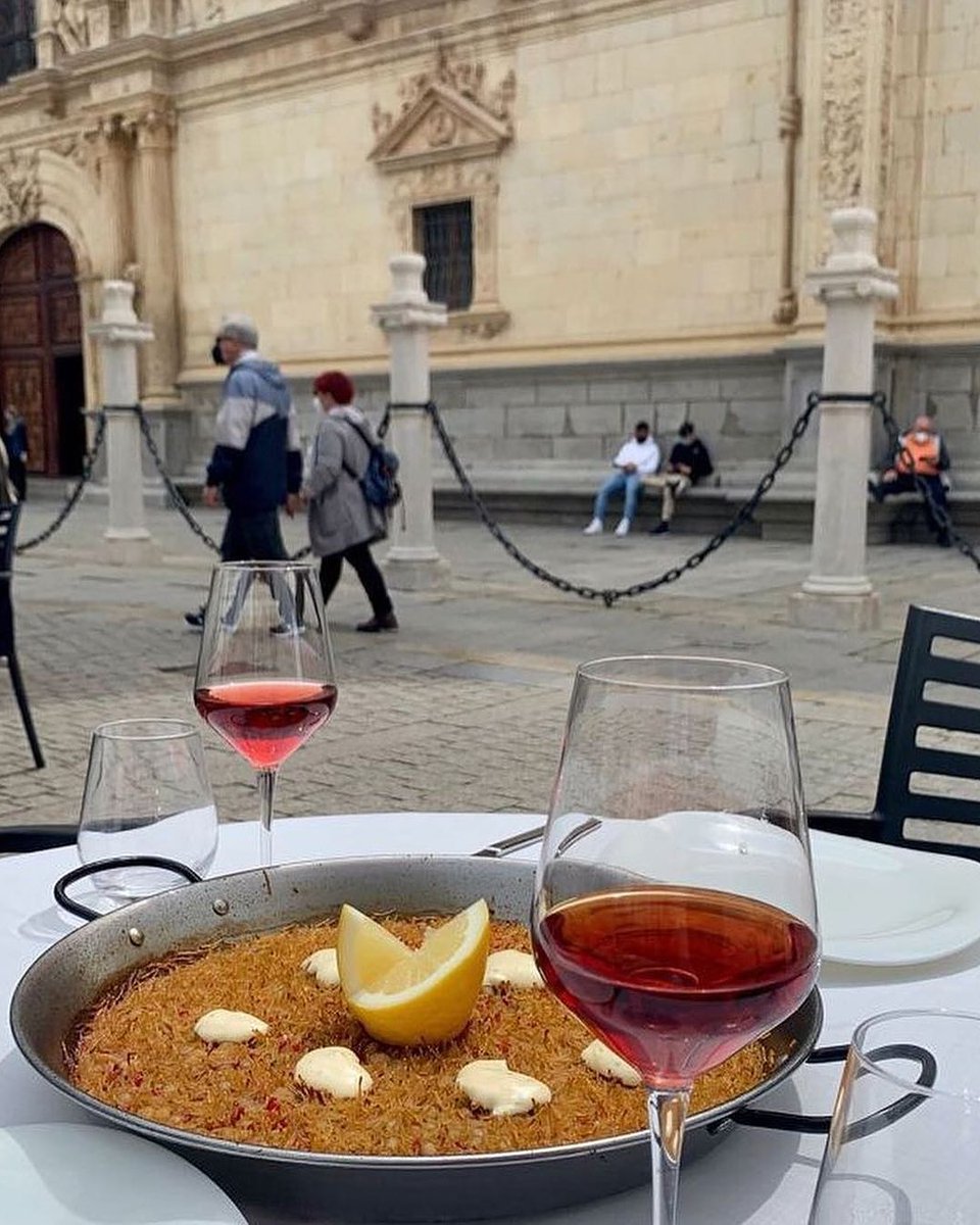 ¡Comer con historia en #Alcalá! 😍

En La Cátedra, restaurante junto al Hotel El Bedel, disfrutarás de vistas únicas a la fachada de la Universidad de Alcalá con una buena cocina tradicional con toque actual🍽️

📲 turismoalcala.es/gastronomia-re…

#AlcaláGastronómica 
#AlcaláEnamora