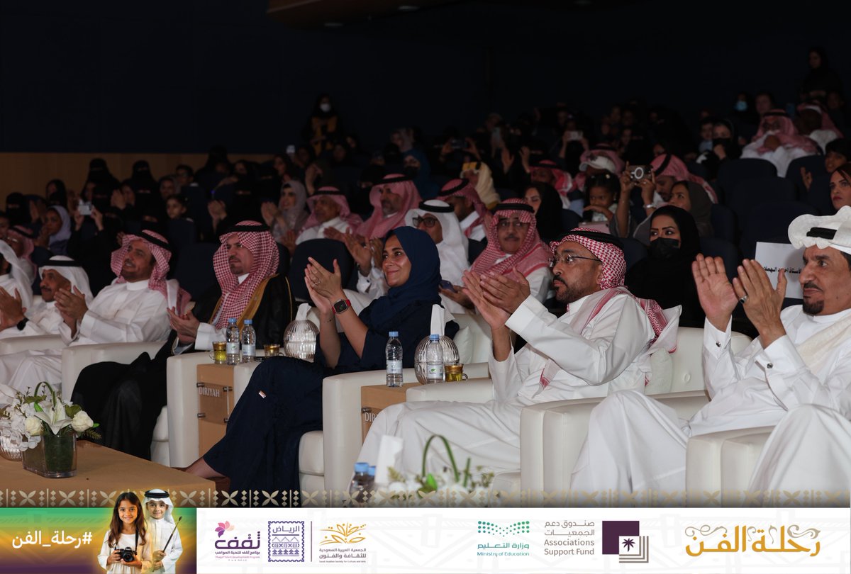 نتائج مذهلة من مواهب طلاب وطالبات معسكر #رحلة_الفن التدريبي✨
من خلال الأربعة مسارات: التصوير الفوتوغرافي بالجوال، المسرح، الموسيقى، وصناعة الأفلام، اجتمعت لتروي قصصاً من الإبداع الحقيقي.
فخورون بما تحقق، ونؤمن بأن المستقبل يحمل لهم أكثر.