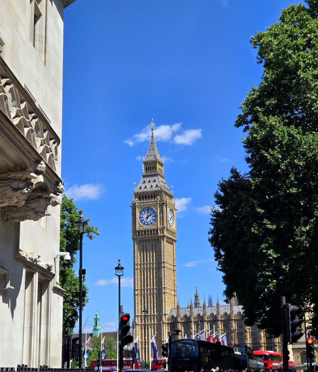 LaisterdykeLA's tweet photo. 🚨 Big day for our students! 🏛️ They visited the Houses of Parliament, learned how planning petitions work, and met Bradford’s  @Imran_HussainMP. A powerful insight into democracy in action! 🇬🇧👏 #StudentVoice #CivicEngagement https://t.co/8DRmiczsA6