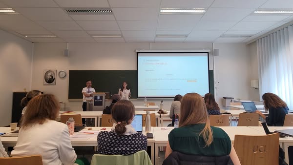 BilinguaLab_UGR (@bilingualab_ugr) on Twitter photo 📍Bilingualab at the VAR4LCR conference (Centre for English Corpus Linguistics)
Laura Alaminos Garrido and <a href="/cris_lozano_ugr/">Cristóbal Lozano</a> have presented a talk about how different tasks impact bilinguals' production of referring expressions and anaphora resolution using data from CEDEL2. 📍Bilingualab at the VAR4LCR conference (Centre for English Corpus Linguistics)
Laura Alaminos Garrido and <a href="/cris_lozano_ugr/">Cristóbal Lozano</a> have presented a talk about how different tasks impact bilinguals' production of referring expressions and anaphora resolution using data from CEDEL2.