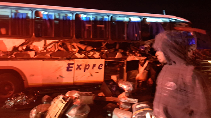 Zimbabwe cross-border bus driver killed, 8 injured in Musina crash
heraldonline.co.zw/zimbabwe-cross…