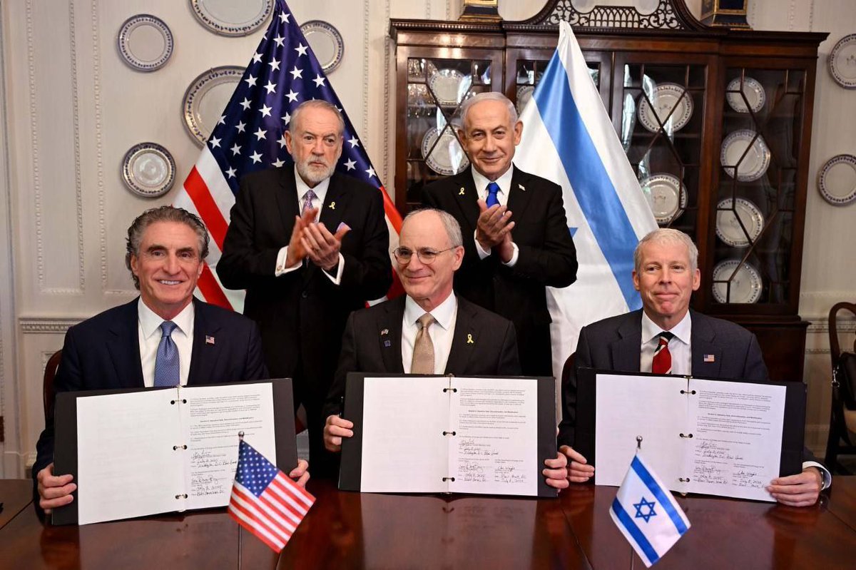 🇮🇱🇺🇸  Israel signed an agreement with the US to cooperate in AI.

DON'T FORGET!! They just signed policy to consolidate the ALL of the data of ALL Americans, and now that data will be shared with Israel. Enjoy.