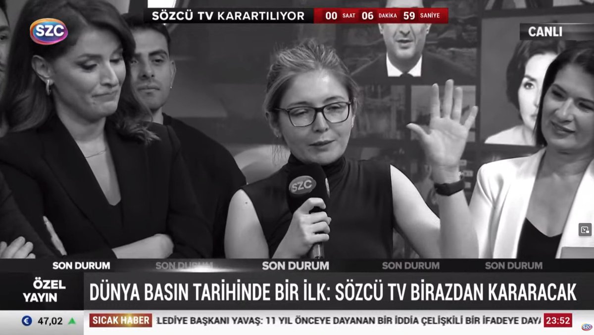 Birkaç dakika sonra Türkiye'de iktidara muhalif olan ve en çok izlenen televizyon kanalı olan Sözcü TV , 10 gün süreyle kapatılıyor. 🤐

#sözcü