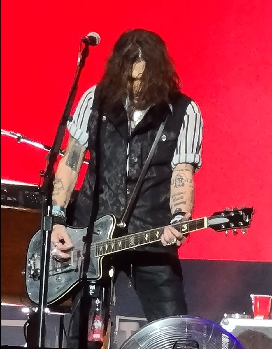 Pics of JD at Hollywood Vampires gig at Manchester, UK on 8 July 2023. Most are blurred but these are worth sharing I think.