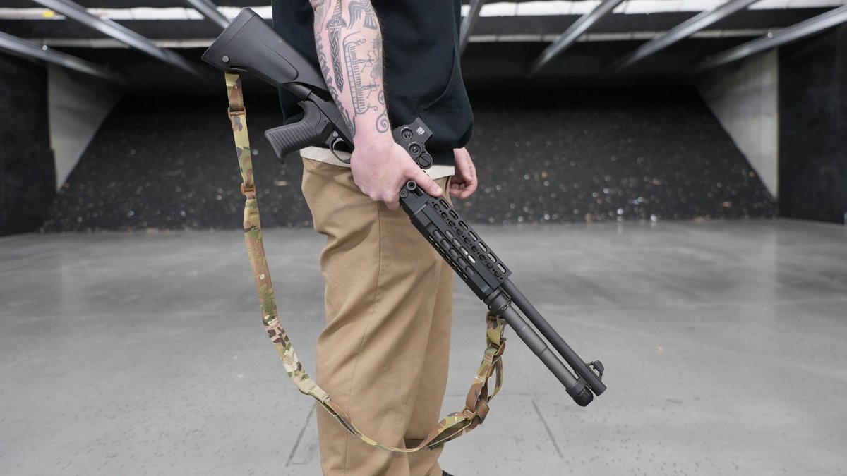 WBArmory's tweet photo. You have to admit...this is pretty cool. Do you run a sling on your shotguns?

@Benelli_USA  M4
@EOTECHInc XPS Holographic Sight
Edgar Sherman Design Padded Sling https://t.co/NMPNiEEGP8