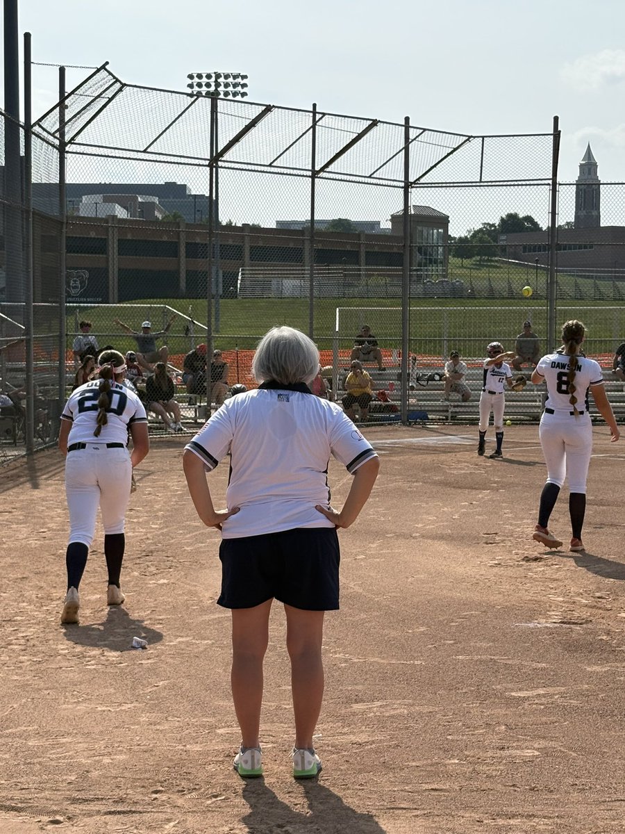 Beautiful day at Oakland University as coach Thomas from <a href="/DakotaVsoftball/">Dakota Varsity Softball</a> oversees some pitchers for the MAC.
