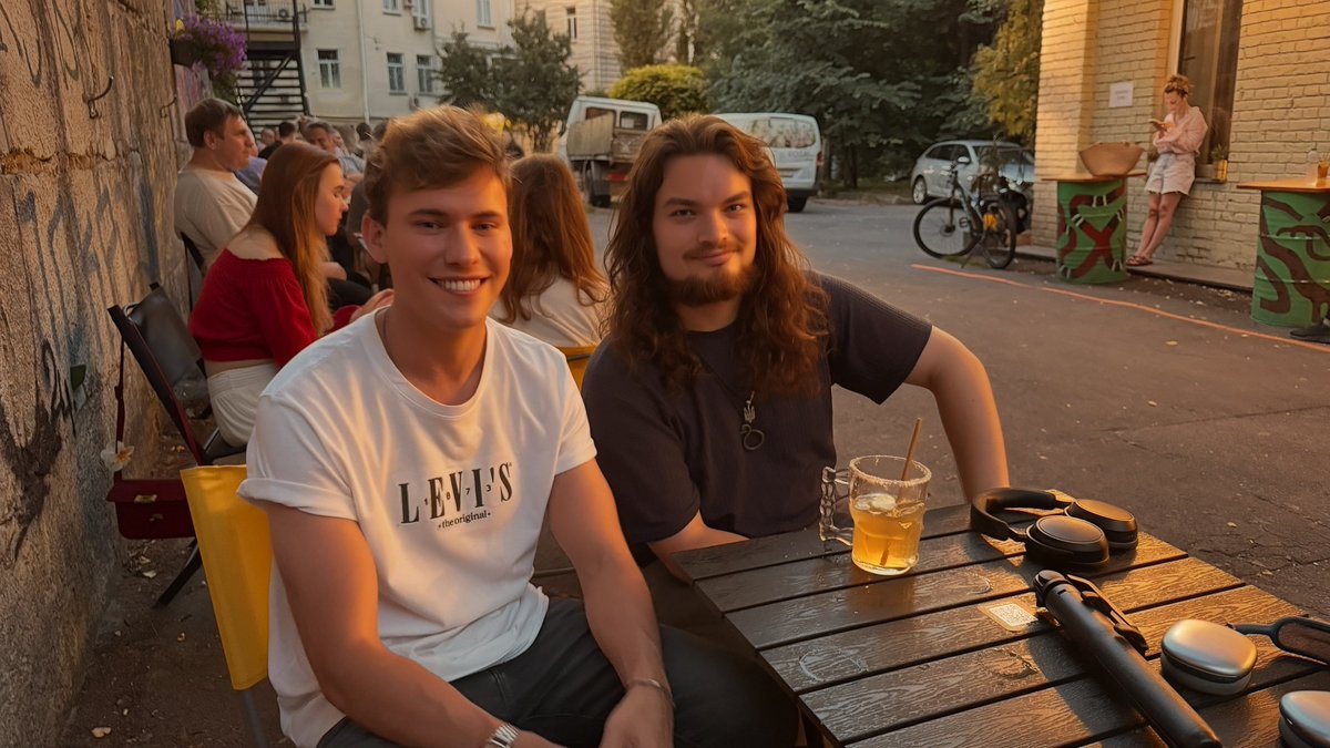 Caolan (@caolanrob) on Twitter photo It’s so rare to meet independent journalist in Ukraine who genuinely support this country and understand the russian threat + work tirelessly to film & edit on the front line
<a href="/DylanBurns1776/">Dylan Burns 🇺🇦🏳️🌈</a> is fantastic 🫡🇺🇦❤️ It’s so rare to meet independent journalist in Ukraine who genuinely support this country and understand the russian threat + work tirelessly to film & edit on the front line
<a href="/DylanBurns1776/">Dylan Burns 🇺🇦🏳️🌈</a> is fantastic 🫡🇺🇦❤️