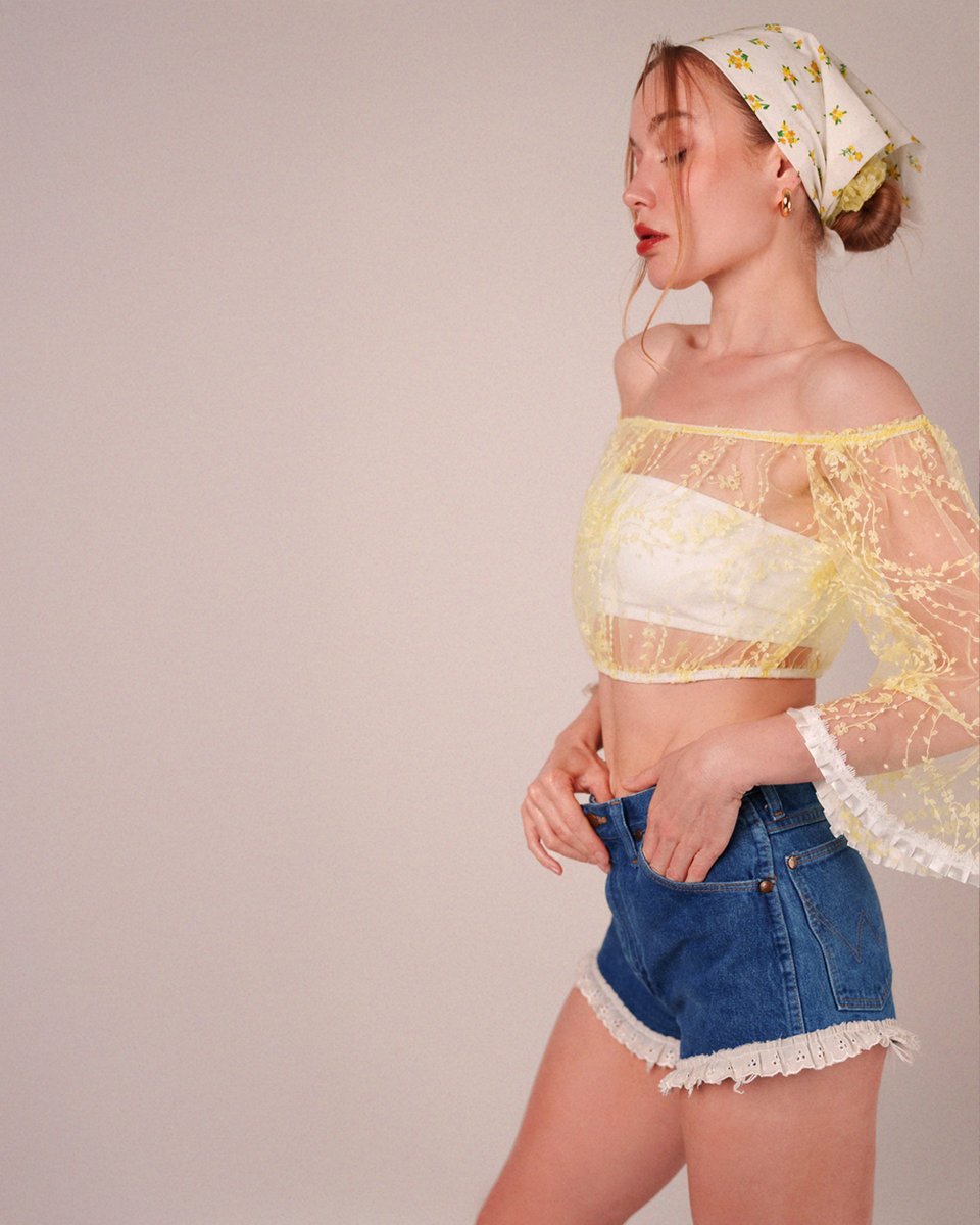 Mood_Fabrics's tweet image. Our newest free sewing pattern is officially here—designed for dreamy textures, statement sleeves, and easy summer sewing. ☁️

☁️ The Juno Crop Blouse ☁️

 #MoodFabrics #FreeSewingPattern #JunoCropBlouse #MoodSewciety #BeginnerSewing #DIYSummerStyle