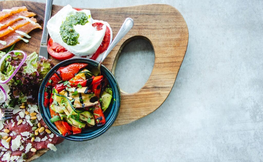 NatEyeInstitute's tweet image. Can your diet help protect your vision even if you’re already taking eye supplements?
New #NIHfunded research says yes. A healthy diet may offer added protection from AMD-related vision loss.
brnw.ch/21wTZJ9
#HealthyAging #ResearchNews #VisionResearch #VisionNews