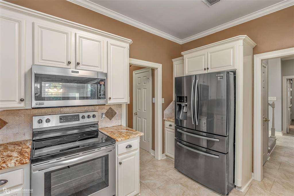 FDinca_Realtor's tweet photo. ✨ Imagine coffee at sunrise, fishing from your own dock, and cozy evenings on the patio: welcome to 1663 Spencer Circle! 

Check out this Benton beauty: https://t.co/sThXbSkqlA

#HomeSweetHome #LakefrontLiving #BentonLAHomes #WaterfrontRetreat https://t.co/RfcTROg1oF