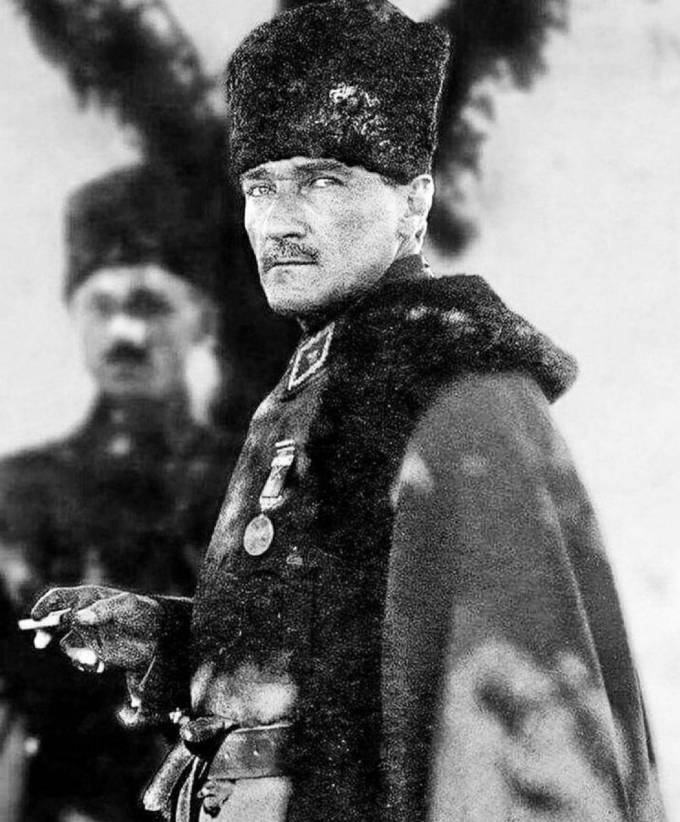 İnsan Türk olur da, nasıl Kemal Paşa’dan yana olmaz?
 
Türküz, Türkçüyüz, Atatürkçüyüz! 🇹🇷