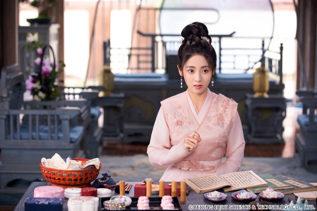 🌸7/14(月)～放送「#花渓記」見どころ紹介1️⃣
今回は〈作品の世界〉に注目👀

“江湖一の荘園”と“現代”
隕石の力で2つの世界を行き来する⁉️

時空を超えて縮まる2人の距離に胸キュン必至🩷
#シュー・カイチョン #シン・フェイ

🗓毎週(月～金) 20:00～
discoveryjapan.jp/lalatv/kakeiki/