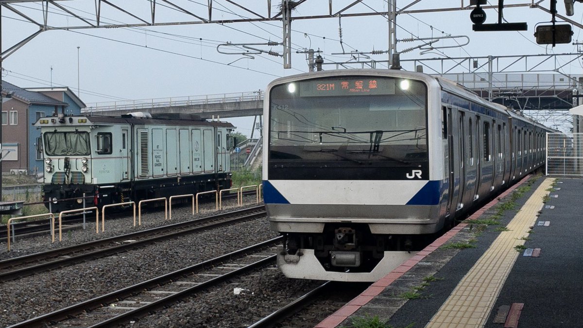 BSE501457's tweet photo. 321Mとレール削正車(RGH10C RAIL GRAINDER) @藤代

#常磐線 #E531 #321M #保守用車 https://t.co/KHbCQ6ssLO