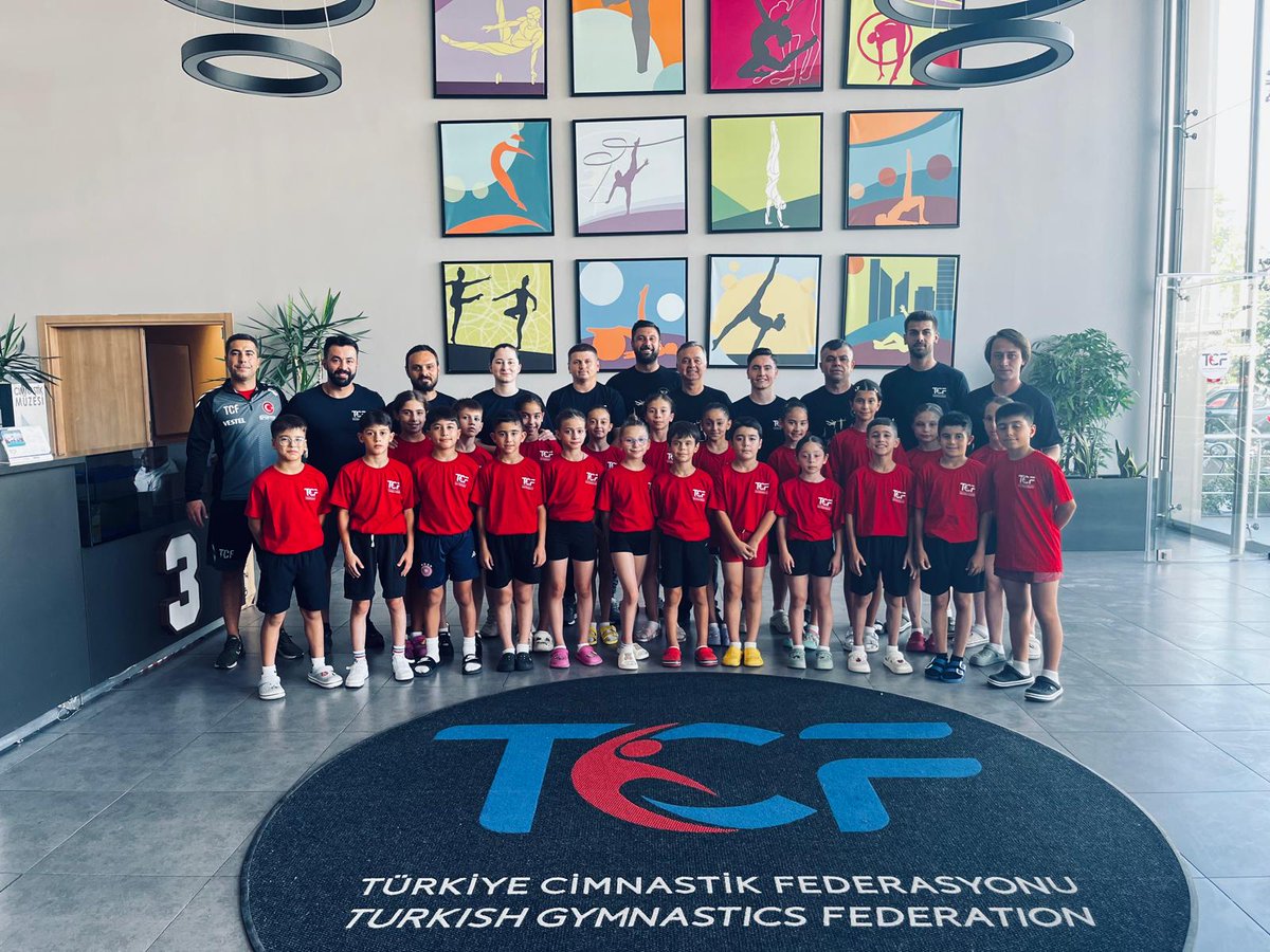 🤸‍♂️Türkiye Şampiyonu Çankırılı Cimnastikçilerimiz;⬇️
🔹Mustafa Gökalp Kumru
🔹Hüseyin Doruk Bekar
🔹Mehmet Miraç Karakuş 
🔹Semih Abdullah Özler
🔸Selman Acar ( Antrenör) 
➡️Türkiye Cimnastik Federasyonu'nun davetiyle İstanbul'da  düzenlenen "Gelişim Kampına"  katıldılar.