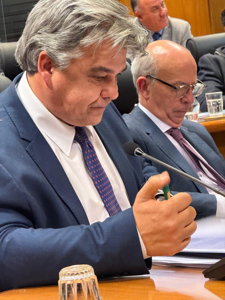 cdcamy's tweet image. En reunión de la Comisión de Presupuesto y Hacienda del @SenadoUy, recibiendo al Ministro de Economía @OddoneGabriel y el equipo económico. Analizando proyecto de ley de Rendición de Cuentas y Balance de Ejecución Presupuestal Ejercicio 2024.