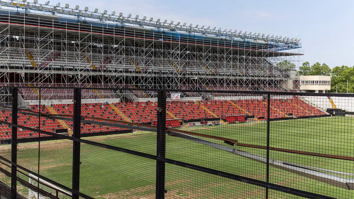 AS |
⚪️⚡️🏟️ وفد من اليويفا يزور ملعب فاييكاس يومي الثلاثاء والأربعاء لتفقده استعدادًا لمشاركة رايو فاييكانو في دوري المؤتمر الأوروبي

▪️✅ الهدف من الزيارة هو التأكد من مطابقة الملعب لمتطلبات الفئة الرابعة، مثل السعة والأبعاد والمعايير الفنية والأمنية

▪️🚧 القرار النهائي سيُحسم