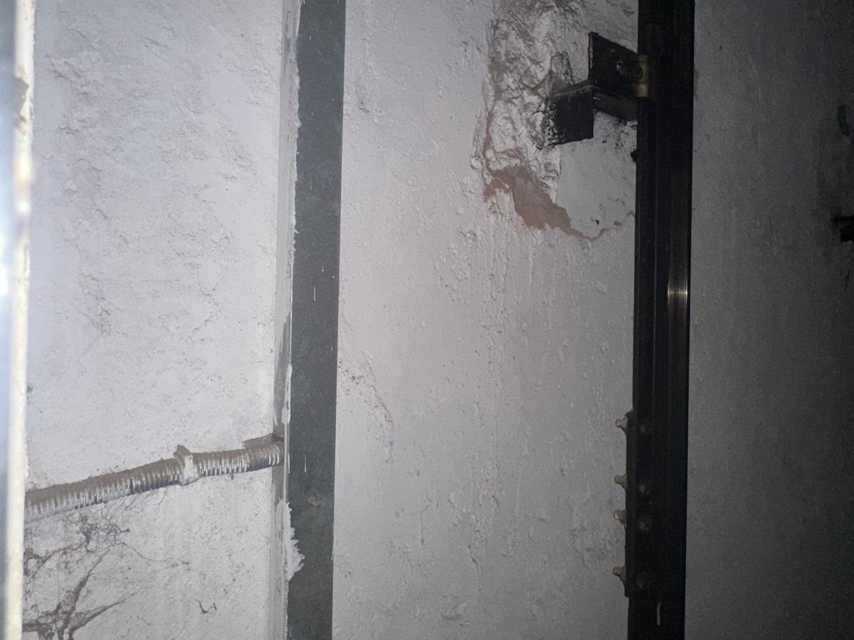priyathemagic's tweet photo. 🚨Urgent Safety Concern – Jeedimetla TSIIC Colony ‼️ 
Residents have experienced multiple lift failures, including dangerous free-fall incidents from the 4th and 5th floors. Upon requesting BIS safety certification, vendors responded that Telangana lacks a Lift Act and thus BIS compliance is not mandatory. @TelanCMO 

We urge authorities to intervene. #LiftSafety #PublicSafety #Hyderabad #ElevatorSafety #Telangana #BISCompliance