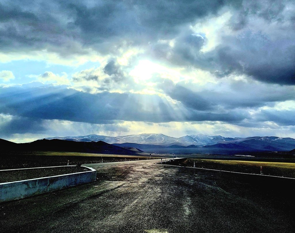 Өглөөний мэнд Монгол орон. 
Та бүхэндээ энэ өдрийн хамгийн сайхан бүхнийг хүсэн ерөөе. 
БаянӨлгий аймаг. Толбо сум.